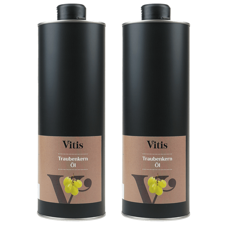 Zwei Dosen mit je einem Liter kaltgepressten Traubenkernöl der Firma Vitis Traubenkern GmbH.
