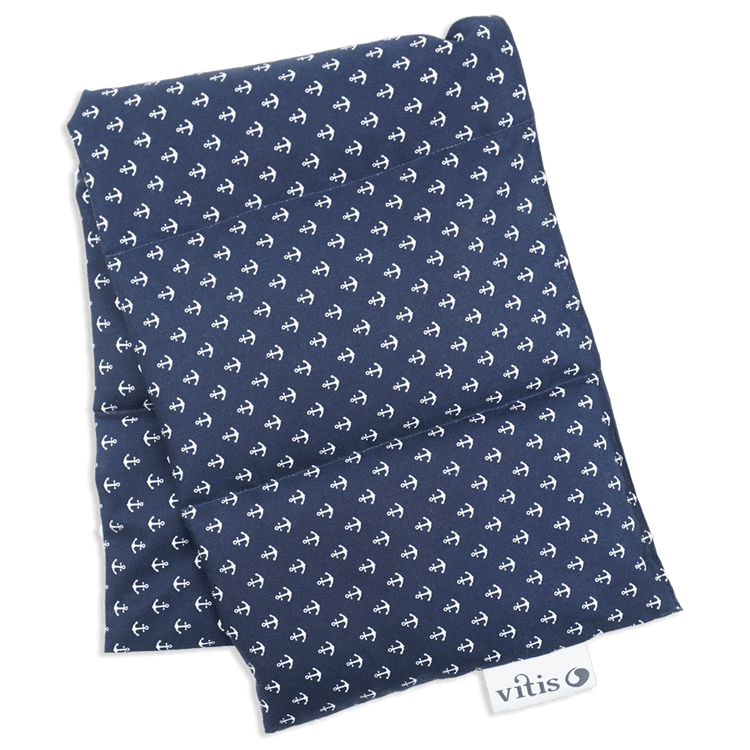 Ein großes Traubenkernkissen der Firma Vitis Traubenkern GmbH mit einem Anker Motiv.