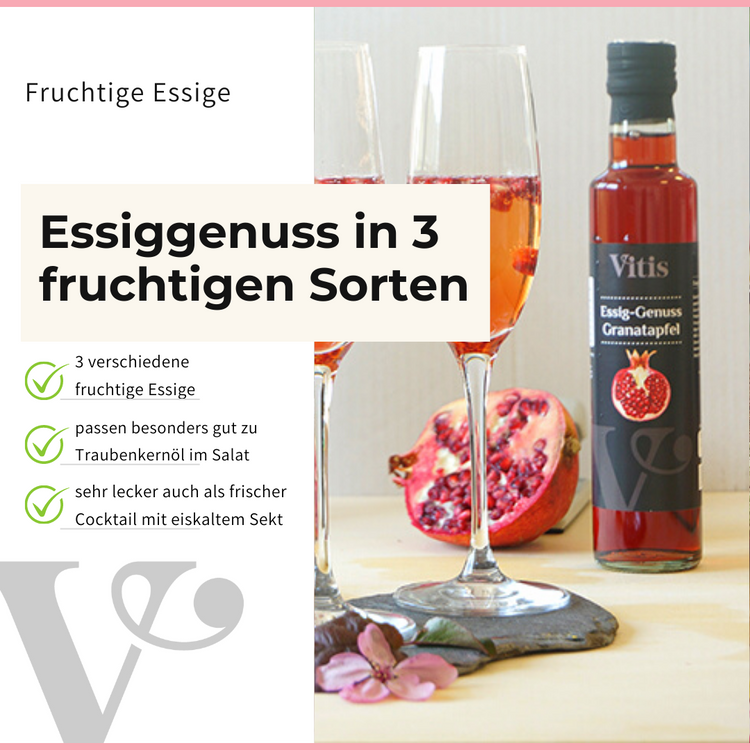 eine Flasche Essig Genuss Granatapfel und im Vordergrund 2 Gläser Sekt mit Granatapfelkernen, dazu ein Text zu fruchtigen Essigen von Vitis24